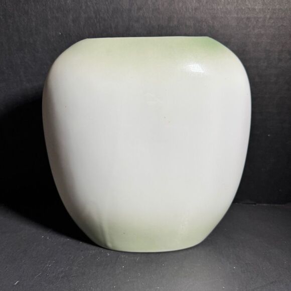 Vintage JGI Shaddy Mino Floral and Bird Design Porcelain Vase [Item 0124] - Picture 4 of 7